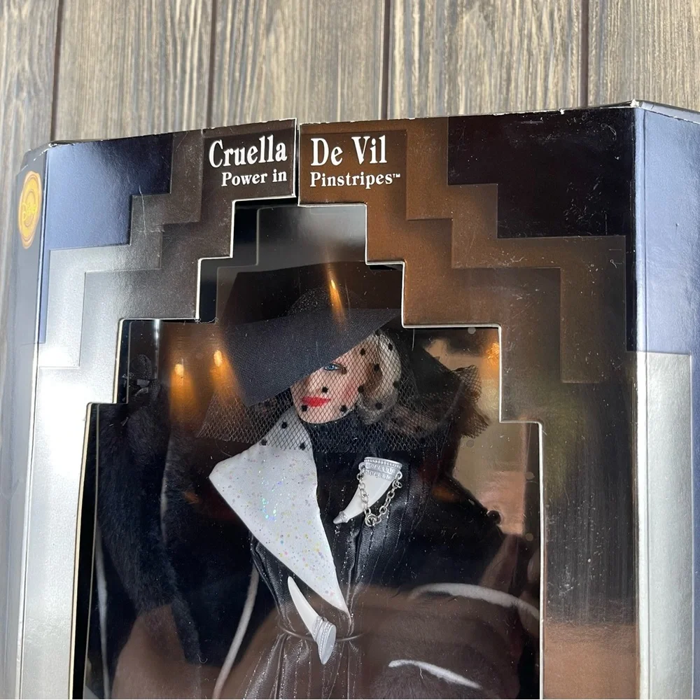 Disney’s 101 Dalmatians Cruella De Vil Power In Pinstripes Collector Doll (1996)